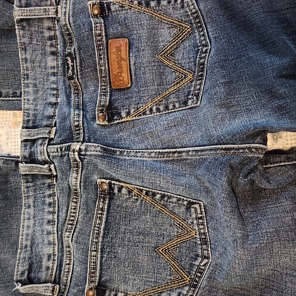 Wrangler Boot Cut Women's Jeans Distressed - Picture 4 of 4